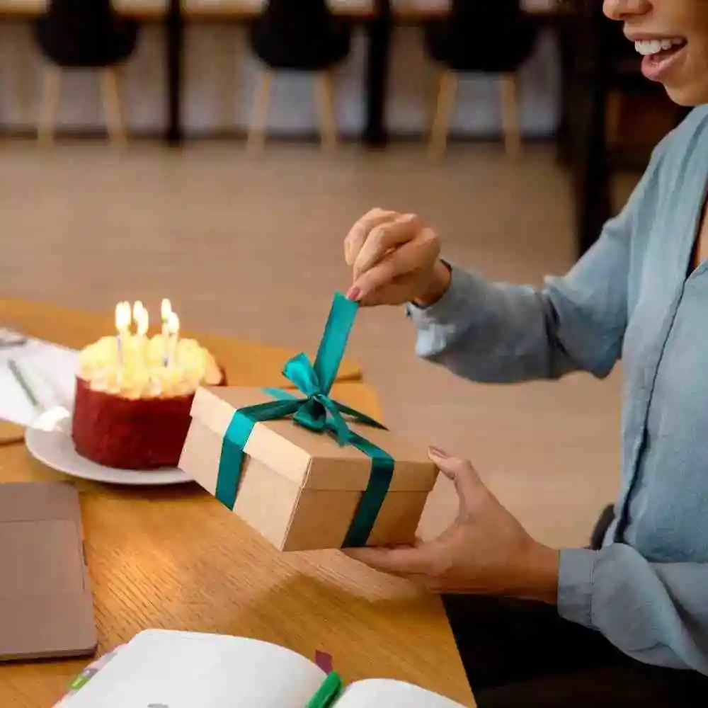 Buy farewell gifts for employees and teams online India